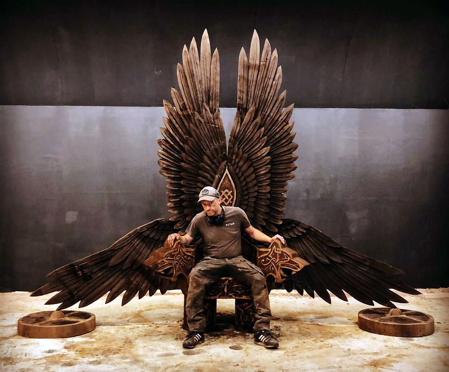 Odin throne by Matthew Crabb, Tree Carving artist